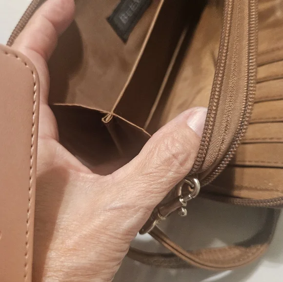 Bueno Brown Leather Crossbody Bag With Hand Strap - Picture 4 of 9